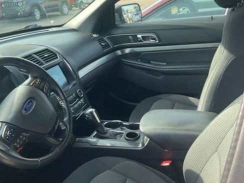 Used 2018 Ford Explorer XLT w/ Equipment Group 201A image 9