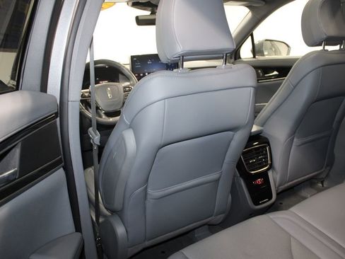 Used 2022 Lincoln Nautilus Reserve image 23