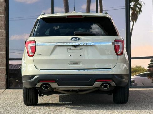 Used 2018 Ford Explorer XLT w/ Equipment Group 201A FWD image 10