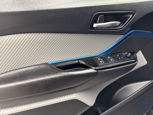 Used 2019 Toyota C-HR XLE FWD image 36