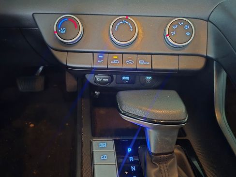 Used 2024 Hyundai Elantra SE image 7