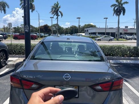 Used 2021 Nissan Altima 2.5 SV FWD image 4