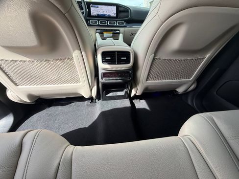New 2026 Mercedes-Benz GLS 580 4MATIC image 30