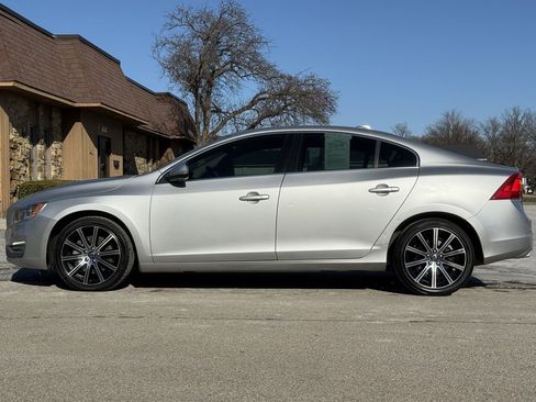 Used 2017 Volvo S60 T5 Inscription image 2