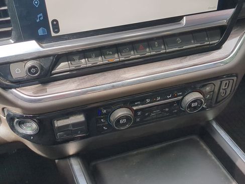 Used 2025 Chevrolet Silverado 3500 LTZ AWD/4WD image 19