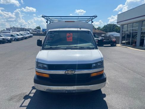 Used 2016 Chevrolet Express 3500 image 2