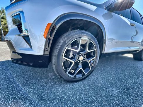 Used 2025 Chevrolet Traverse High Country w/ LPO, Floor Liner Package image 33