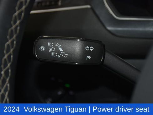 Used 2024 Volkswagen Tiguan SE AWD/4WD image 11