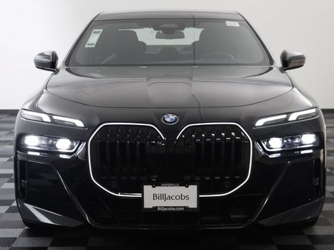Used 2026 BMW 750e xDrive w/ Premium Package AWD/4WD image 23