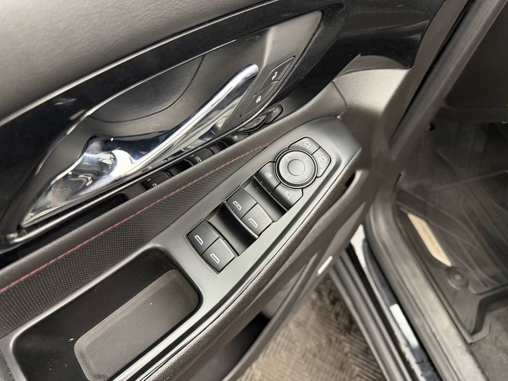 Used 2023 Chevrolet Traverse RS w/ LPO, Floor Liner Package AWD/4WD image 13