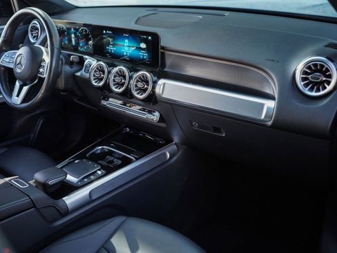 Used 2022 Mercedes-Benz GLB 250 4MATIC w/ Premium Package Lite image 22