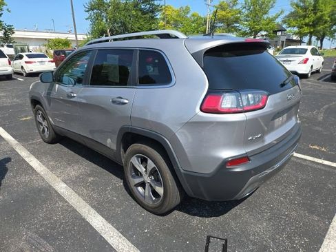 Used 2019 Jeep Cherokee Limited AWD/4WD image 3