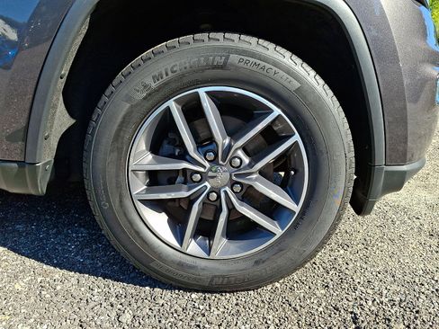 Used 2017 Jeep Grand Cherokee Limited AWD/4WD image 8