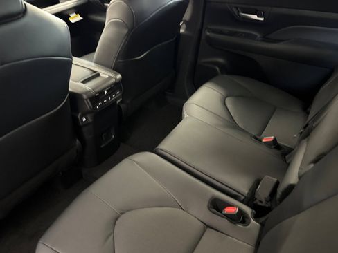 New 2026 Toyota Grand Highlander FWD image 13