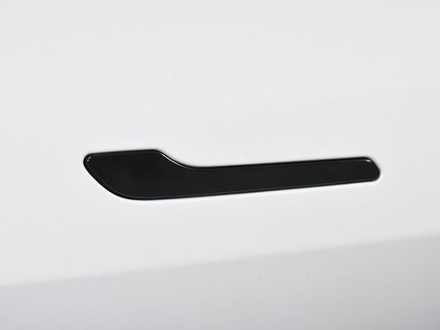 Used 2022 Tesla Model Y Long Range image 22