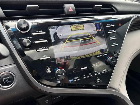 Used 2018 Toyota Camry XLE FWD image 22