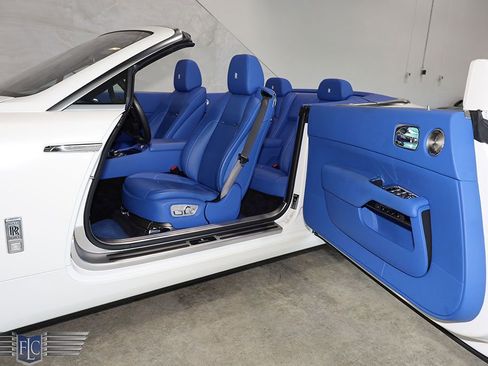 Used 2020 Rolls-Royce Dawn image 19