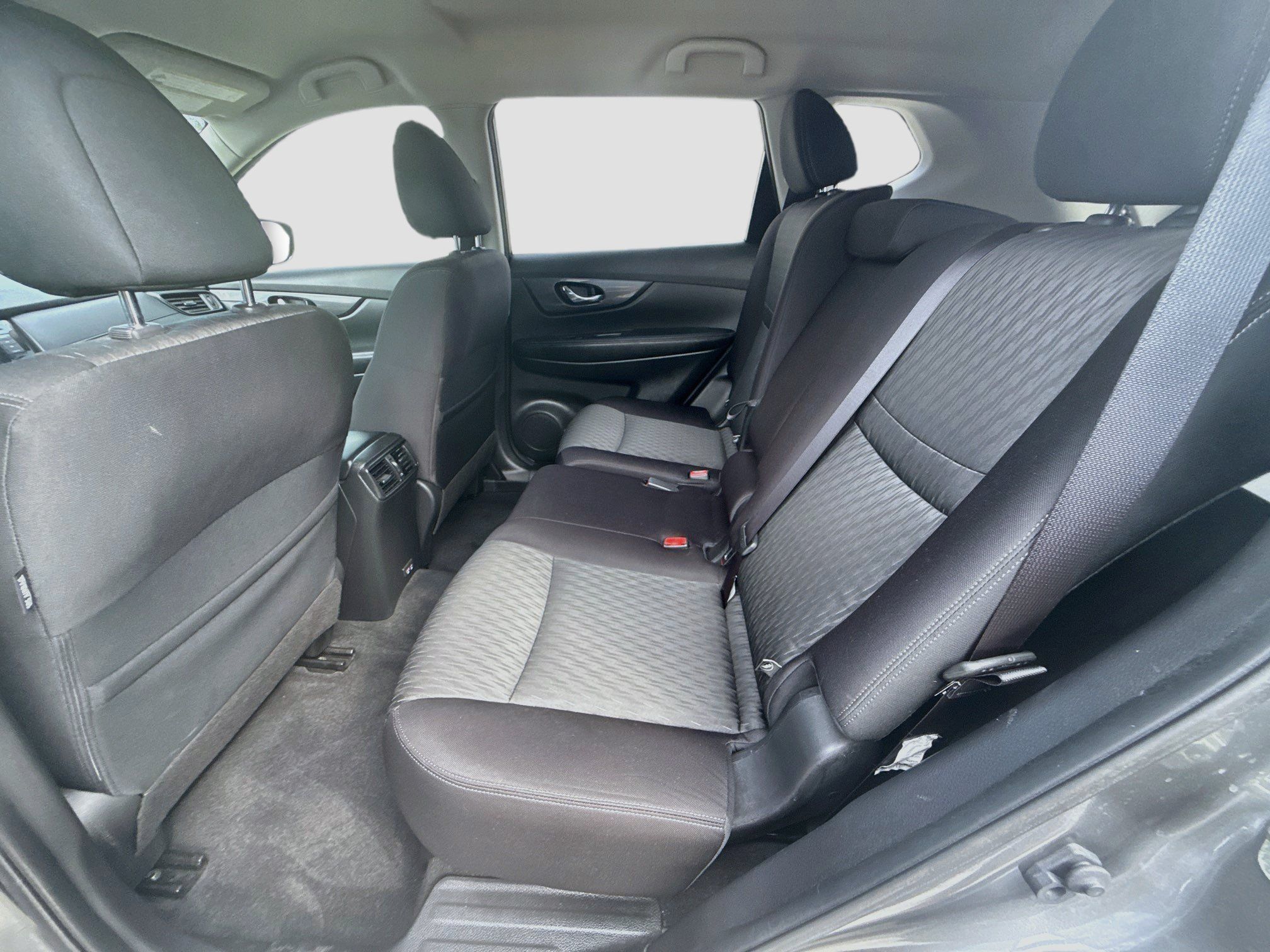 Used 2020 Nissan Rogue SV FWD image 23