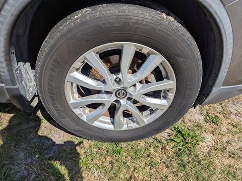 Used 2018 Nissan Rogue SV image 9