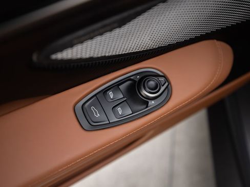 Used 2025 Aston Martin Vanquish image 29