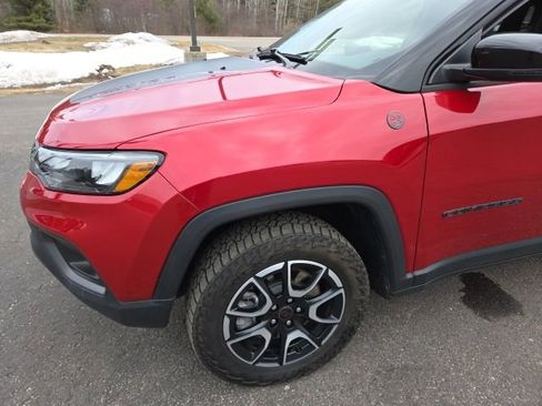 Used 2025 Jeep Compass Trailhawk image 29
