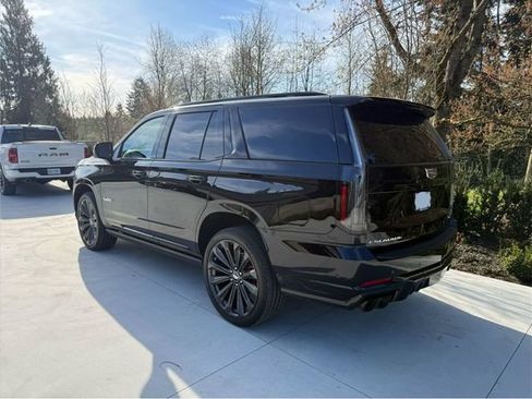Used 2025 Cadillac Escalade V AWD/4WD image 2