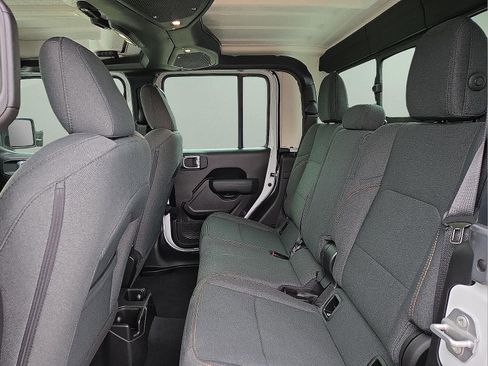 New 2025 Jeep Gladiator Sport image 10