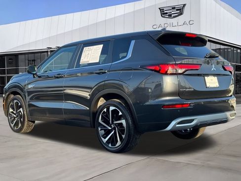 Used 2025 Mitsubishi Outlander SE image 5