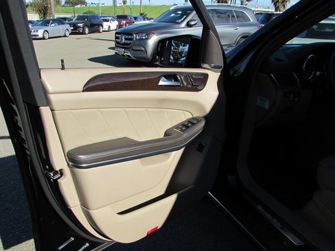 Used 2014 Mercedes-Benz GL 450 4MATIC image 6