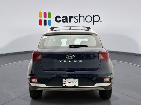 Used 2021 Hyundai Venue FWD image 4