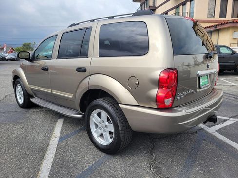 Used 2006 Dodge Durango Limited w/ Trailer Tow Group RWD image 3