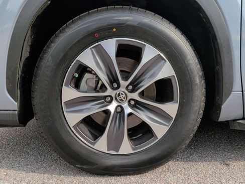 Used 2021 Toyota Highlander XLE FWD image 5