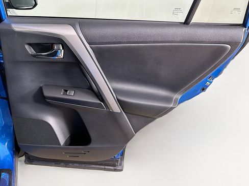 Used 2018 Toyota RAV4 XLE image 31