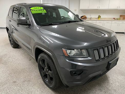 Used 2015 Jeep Grand Cherokee Altitude image 3
