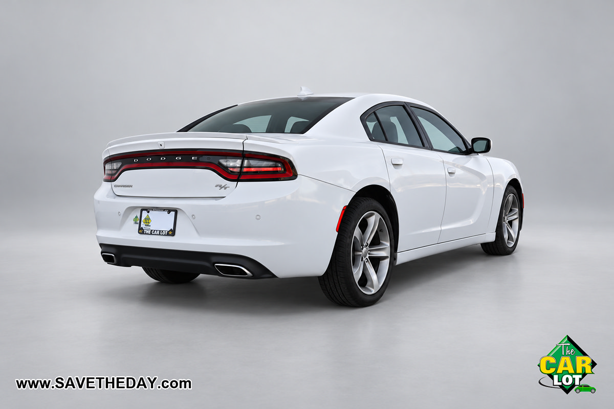Used 2018 Dodge Charger R/T w/ Plus Group RWD image 8