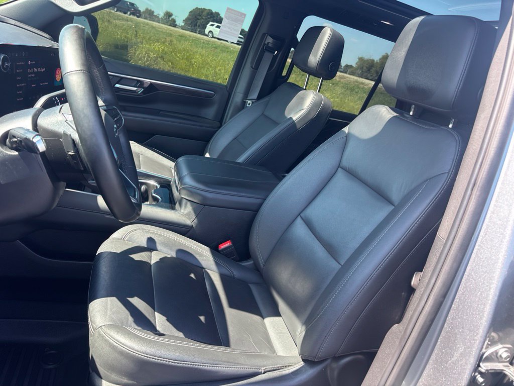 Used 2025 Chevrolet Tahoe Z71 w/ Comfort Package AWD/4WD image 18