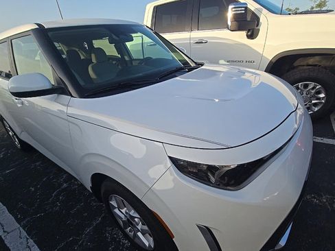 Used 2025 Kia Soul LX w/ LX Technology Package FWD image 4
