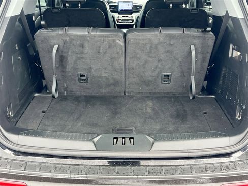 Used 2023 Ford Explorer XLT w/ Equipment Group 202A image 34