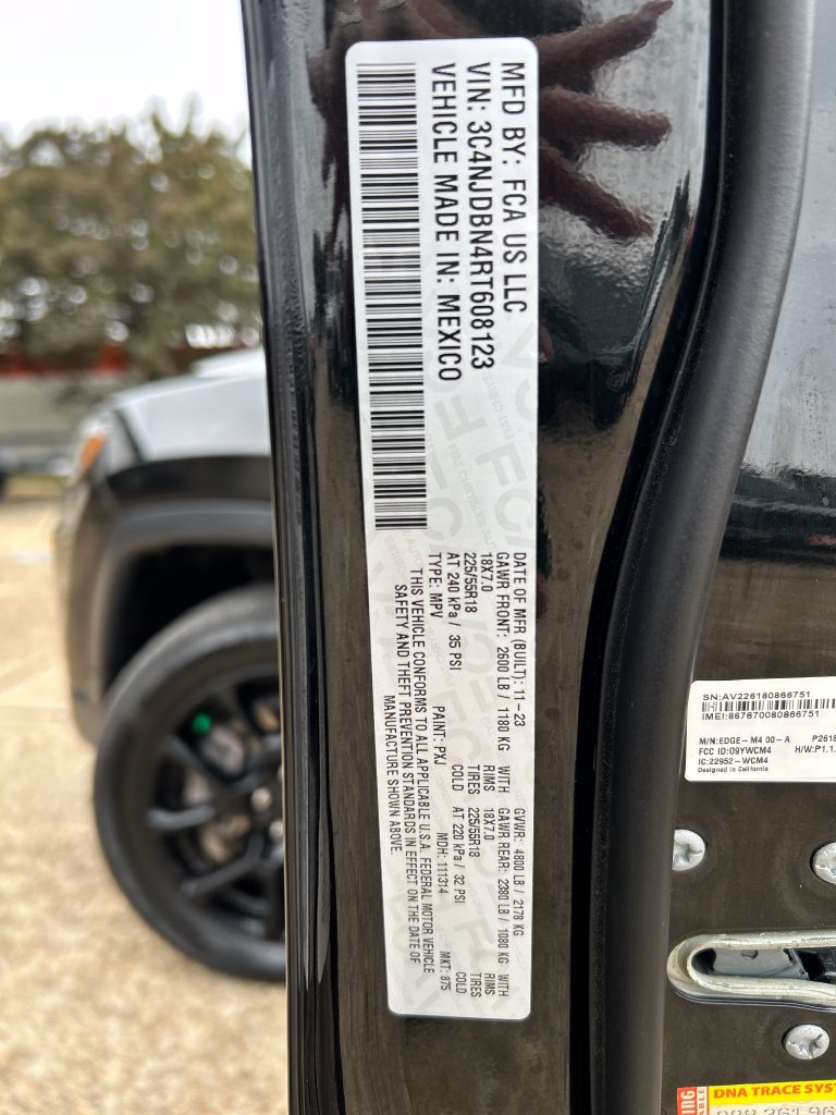 Used 2024 Jeep Compass Latitude w/ Convenience Group AWD/4WD image 29