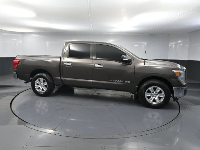 Used 2018 Nissan Titan SV AWD/4WD image 3