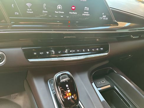 Used 2021 Cadillac Escalade Sport Platinum image 37