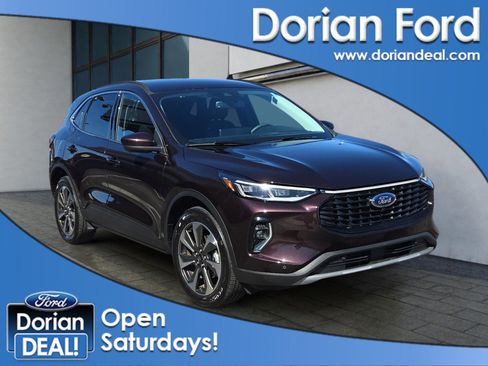 Used 2023 Ford Escape Platinum image 1