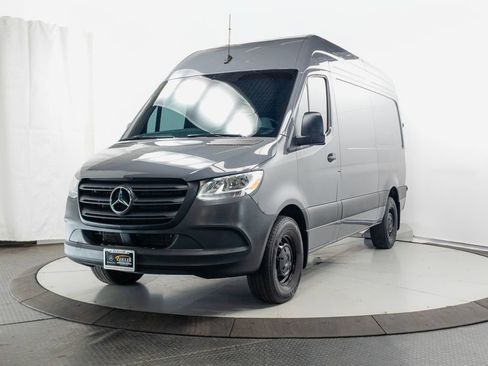 Used 2024 Mercedes-Benz Sprinter 2500 image 3