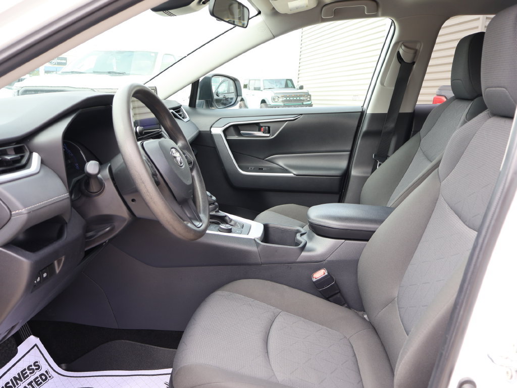 Used 2025 Toyota RAV4 XLE AWD/4WD image 21
