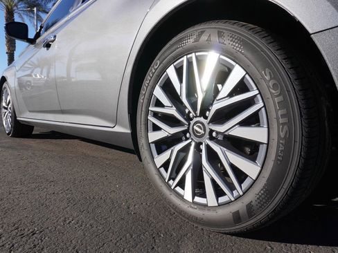 Certified 2025 Nissan Altima 2.5 SV image 6