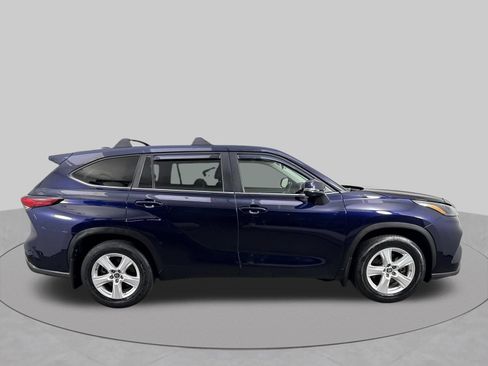 Used 2023 Toyota Highlander LE FWD image 37