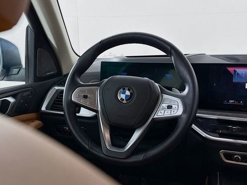 Used 2023 BMW X7 xDrive40i w/ Premium Package image 11
