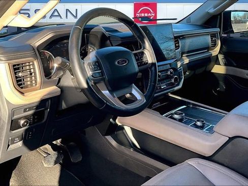 Used 2024 Ford Expedition Limited image 14