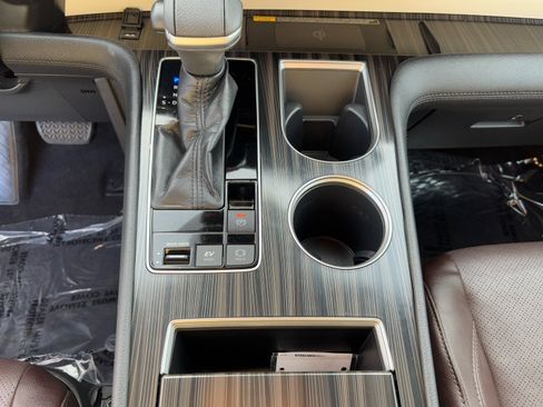 Used 2021 Toyota Sienna Platinum image 28