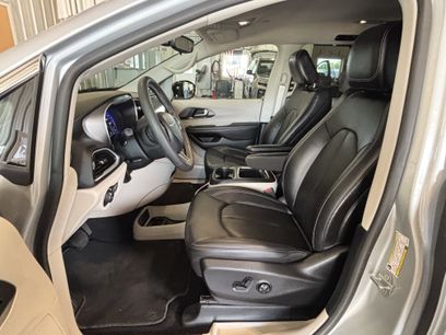 Used 2024 Chrysler Pacifica Touring-L